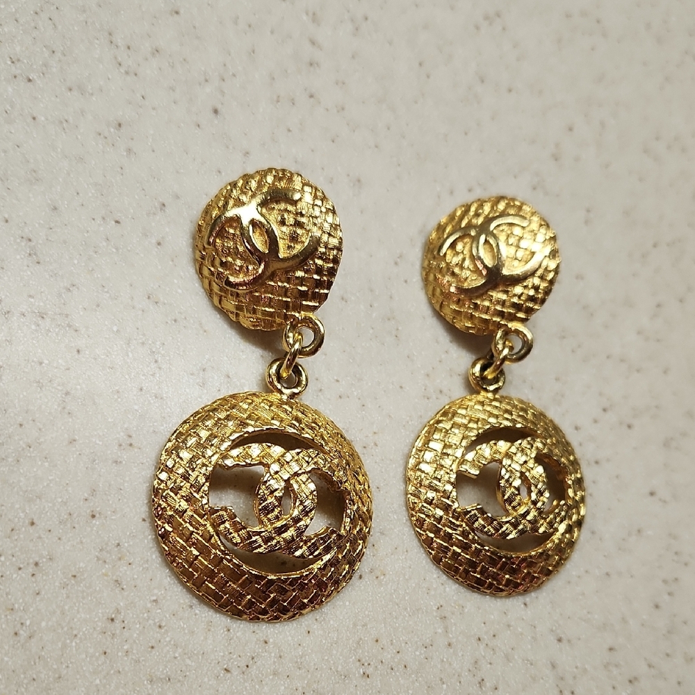 CHANEL Textured Gold Dangle Earrings